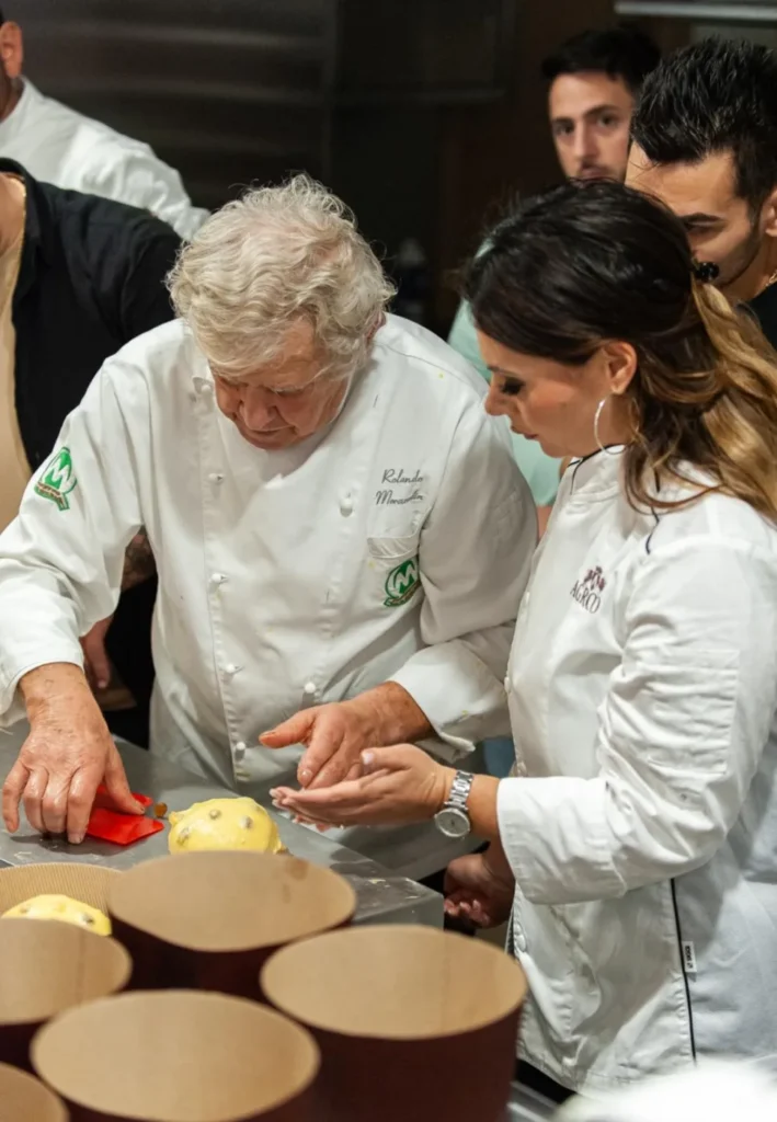 Lavorazione dei lievitati durante un corso con un maestro